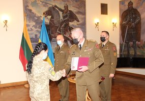 Ukrainos kariams įteikti tarptautinio instruktoriaus kurso pažymėjimai - 3
