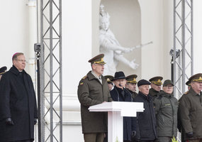 Lietuvos kariuomenės vadas: Pastarieji įvykiai Lietuvoje ir pasaulyje parodė, kad riba tarp karo... - 11