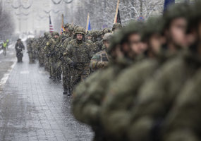 Lietuvos kariuomenės vadas: Pastarieji įvykiai Lietuvoje ir pasaulyje parodė, kad riba tarp karo... - 16