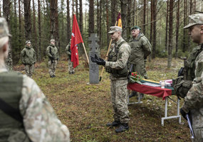 Puskarininkių karjeros I pakopos kursas baigtas žygiu į partizanų žūties vietą - 2