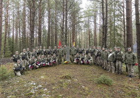 Puskarininkių karjeros I pakopos kursas baigtas žygiu į partizanų žūties vietą - 8
