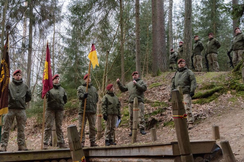Surengtas žygis trims karių savanorių kartoms atminti 