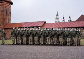 Lietuvai prisiekė 90-osios laidos kariai savanoriai  - 6