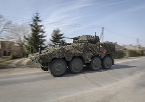 Pietryčių Lietuvoje vykstančiose pratybose – naujausios Lietuvos kariuomenės pėstininkų kovos... - 1