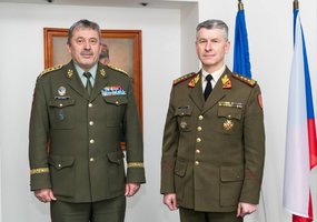 Lithuanian and Czech Chiefs of Defence agreed to cooperate on electronic warfare, communication... - 2