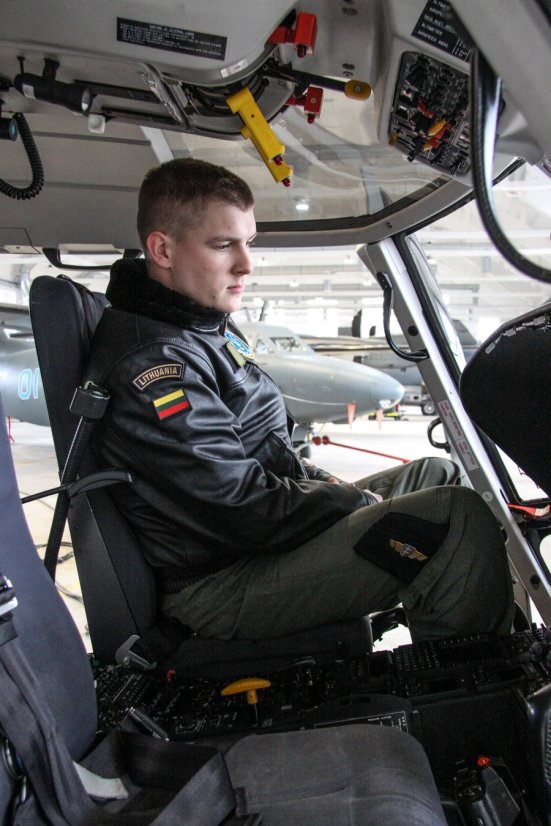 J. eil. Jovydas Griškus: po aviacijos mokslų Jungtinėje Karalystėje pastangos sugauti svajones...