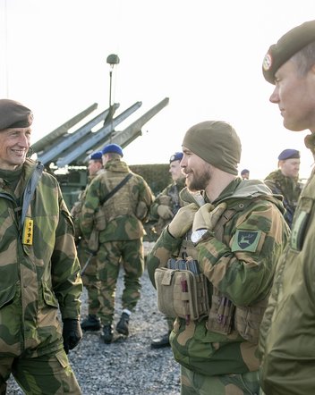 Lietuvos kariuomenės vadas stebėjo NASAMS kovinio šaudymo pratybas Norvegijoje