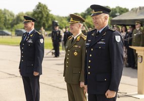 Lietuvos kariuomenės Karinėms oro pajėgoms pradėjo vadovauti pulkininkas Antanas Matutis - 1