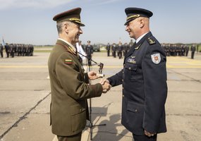 Lietuvos kariuomenės Karinėms oro pajėgoms pradėjo vadovauti pulkininkas Antanas Matutis - 6