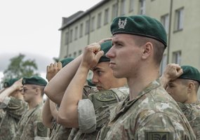 Išskirtinė diena Dragūnų batalione – tarnybą pradėjo naujas vadas, o jaunieji kariai prisiekė... - 3