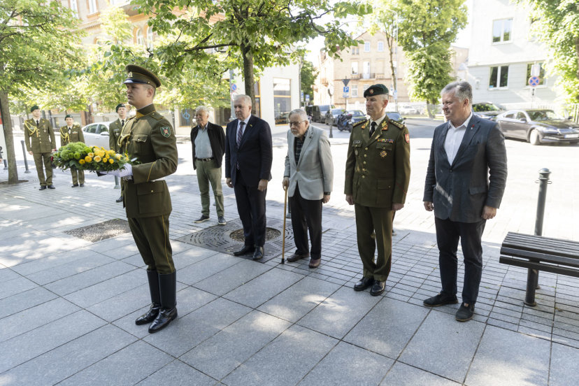 Atiduota pagarba Birželio 23-osios karinio sukilimo dalyviams 