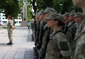 Kariai savanoriai prisiekė Vytauto Didžiojo karo muziejaus sodelyje - 4