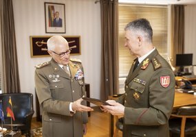 Commander of JFC Brunssum conducts his first visit to Lithuania   - 2