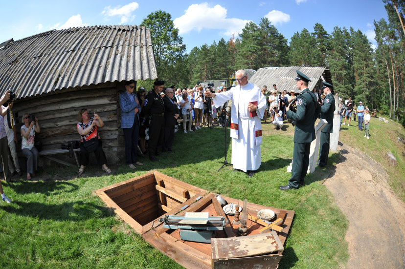 Visuomenei atverta Juozo Jakavonio-Tigro sodyboje rekonstruota Dainavos apygardos partizanų vadų...