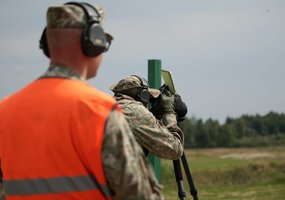 Kariai savanoriai renkasi ir snaiperio kelią - 1