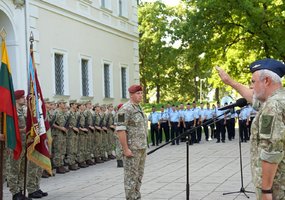 Radvilų rūmuose Lietuvai prisiekė kariai savanoriai - 4