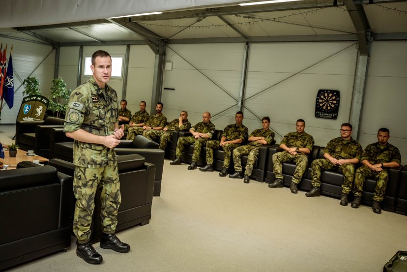 Čekijos kariuomenės vadas lanko Lietuvoje tarnaujančius čekų karius