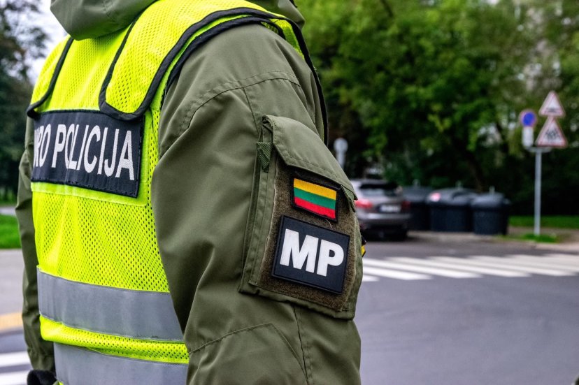 Karo policininkai pasiklydusią mergaitę perdavė jos motinai