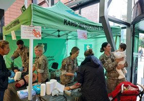 Karo medikai varžėsi greitosios medicinos pagalbos žaidynėse ir mokė civilius suteikti pirmąją... - 1