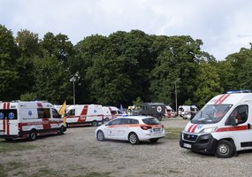 Karo medikai varžėsi greitosios medicinos pagalbos žaidynėse ir mokė civilius suteikti pirmąją... - 2