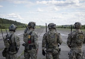 Lietuvos ir JAV Specialiųjų operacijų pajėgų kariai treniravosi su JAV bombonešiu B-52 - 3