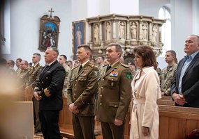 Pėstininkų brigados „Žemaitija“ vadui įteikta simbolinė Lietuvos didžiojo etmono Jono Karolio... - 4
