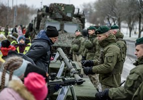 Lietuvos kariuomenė minėdama atkūrimo metines nepamiršo istorijos pamokų, karo Ukrainoje ir... - 8