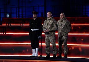 Lietuvos karžygio statutėlė įteikta kariui už išgelbėtą skęstančiosios gyvybę - 2
