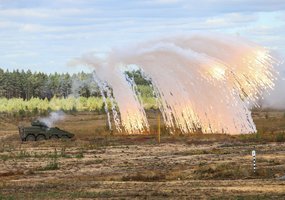 Pirmasis pėstininkų kovos mašinomis „Vilkas” ginkluotas Lietuvos kariuomenės batalionas pasiekė... - 2