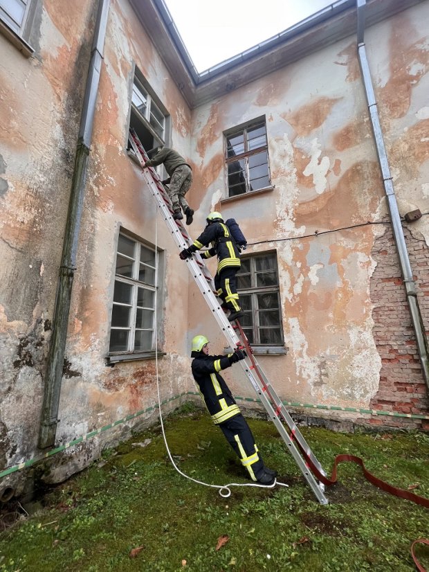 Įvyko bendros Depų tarnybos ir Radviliškio miesto ugniagesių pratybos