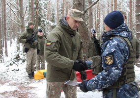 Žygiu Kazlų Rūdos miškuose jaunesnieji vadai pabaigė Puskarininkių karjeros I pakopos kursą - 6