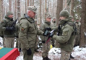 Žygiu Kazlų Rūdos miškuose jaunesnieji vadai pabaigė Puskarininkių karjeros I pakopos kursą - 8