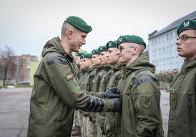Į atsargą išleisti nuolatinės privalomosios pradinės karo tarnybos kariai - 2