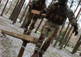 Oro gynybininkai užsitarnavo teisę dėvėti beretes - 1