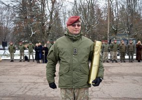 Naujai paskirtam KASP Dainavos apygardos 1-osios rinktinės vadui įteikta kovinė vėliava - 9