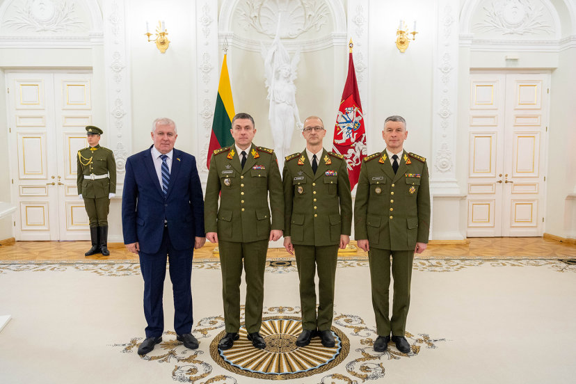 Suteikti generolų majorų laipsniai