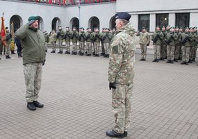 Lietuvos Respublikai prisiekė jaunesniųjų karininkų vadų mokymų klausytojai - 2