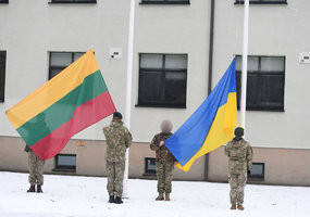 Ukrainian troops complete course in Lithuania on the full-scale invasion anniversary - 1