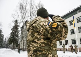 Ukrainian troops complete course in Lithuania on the full-scale invasion anniversary - 2