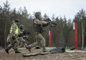 Ukrainian troops complete course in Lithuania on the full-scale invasion anniversary - 5