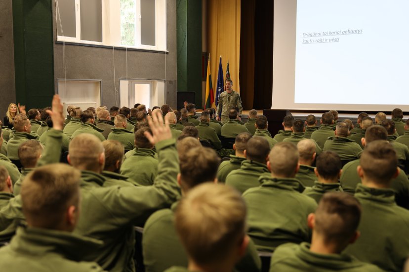 Dragūnų batalione mokymus pradėjo virš 300 rezervo karių 