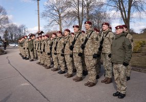 Priesaikos metu kariai savanoriai užsidėjo beretes - 5