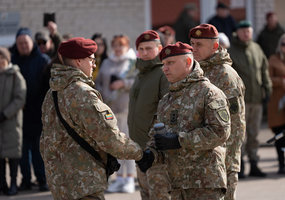 Priesaikos metu kariai savanoriai užsidėjo beretes - 4