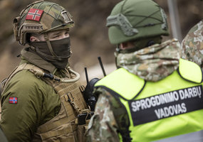 Lietuvos ir Islandijos kariuomenių vadai lankė sprogmenų neutralizavimo kurse besimokančius... - 7