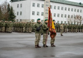Daugiau kaip 600 karių baigė nuolatinę privalomąją pradinę karo tarnybą - 13