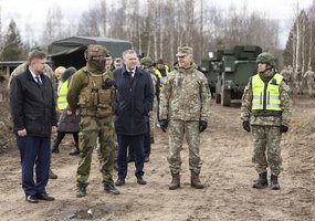 Lietuvos ir Islandijos kariuomenių vadai lankė sprogmenų neutralizavimo kurse besimokančius... - 5