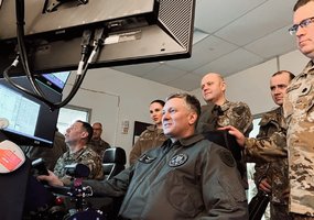 Karinių oro pajėgų vadas lankėsi JAV - 1