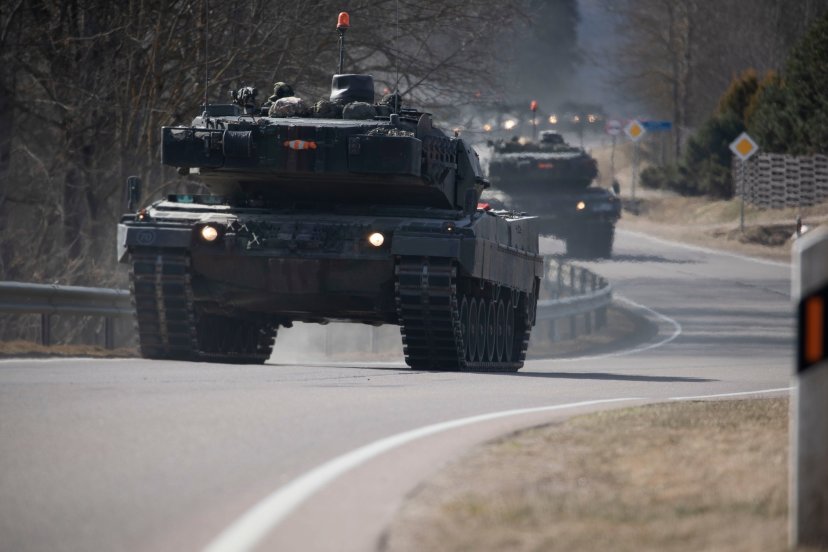 Prasidėjo NATO Priešakinių pajėgų kovinės grupės pratybos, numatomas karinės technikos judėjimas...