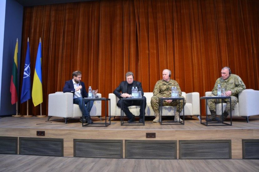 Ukrainos krašto apsaugos ir vidaus reikalų sistemų atstovai konferencijoje pasidalijo kare...