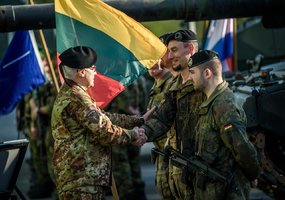 NATO Jungtinės pajėgų vadavietės Brunsume vado vizito metu aptarti regioniniai gynybos planai - 9